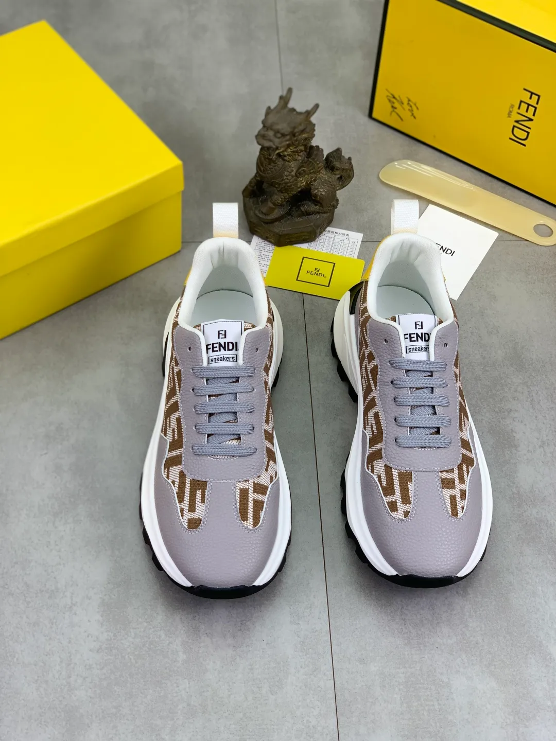 ​Men's shoes 💰P440 💰【New】Little monster 🆘 New FENDI 🕶️🕶️Simple routing effect, showing an elegant and cool driving shoe 🎬Using imported calfskin + first-layer pigskin lining🐂Excellent material🎬Detailed workmanship 🤗Comfortable foot feel➰➰. ​Pair it with any outfit to show your taste and temperament, low-key luxury ♻️Design ​simple and elegant ​noble and fashionable 🍃​Very loved and favored by trendy men 💓❤️Size: 38-44 (45 customized) 3️⃣ colors available